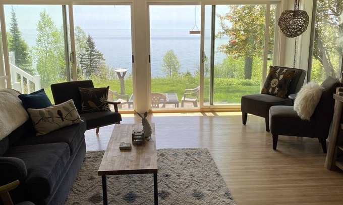 Little Marais Casa | 200’ of your own private accessible Lake Superior Shore: Stony Shores Retreat