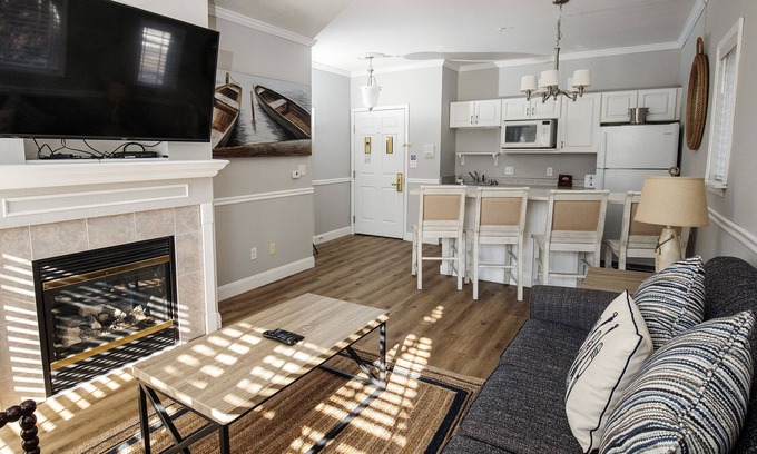 Delavan Lake Condominio | 201- 1 dormitorio en suite