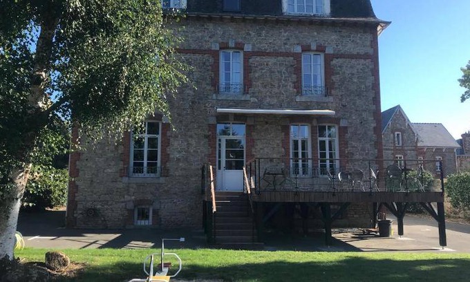 Guingamp Hotel | 24 m² Hotel ∙ 3 huéspedes