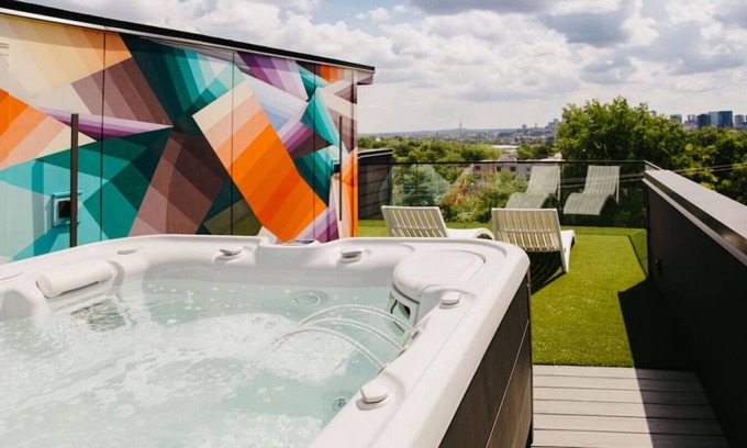 Nashville Villa | 2800 · ✨DOWNTOWN MANSION ROOFTOP HOT TUB ELEVATOR THEATRE