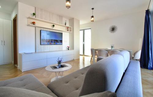 Dobrota Apartamento | 2bd New Dobrota Apt with Bay Views