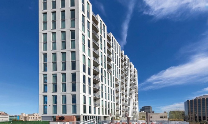 Civic District Complejo | 2Bed/2Bath Deluxe Suite in Central Austin Resort with a Rooftop Pool!!