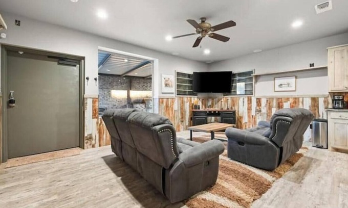 Buffalo Springs Casa | Springs Ridge 2BR/2BA Condo - Relax by the Lake