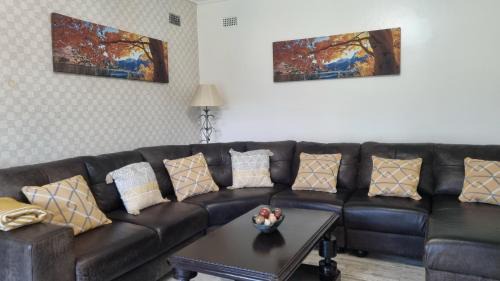 Harare Casa | 2BR Cottage Swimming Pool Near Airport