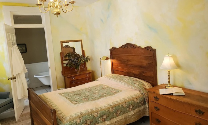 Cowan Hotel | 2nd floor Q. room