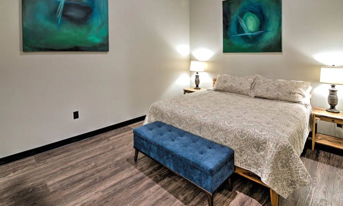 Hickory Casa | 2nd Street Inn Room #6