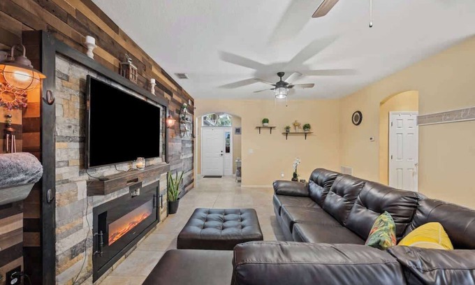 Nichols Casa | 3/2 Family + Pet Friendly home + Washer/Dryer