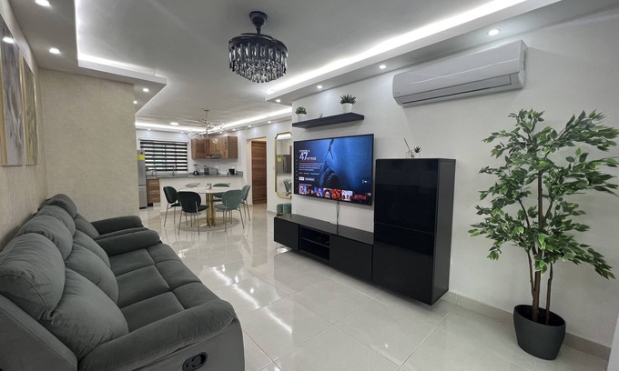 Santo Domingo Oeste Apartamento | 3.5 BR⭐️WIFI ⭐️NETFLIX⭐️10Min US EMBASSY📍S.D 🇩🇴
