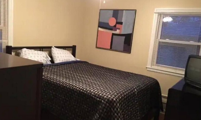 Woodland Hills Casa | 3 bdrm/1.5 bath, garage w/ fenced yard