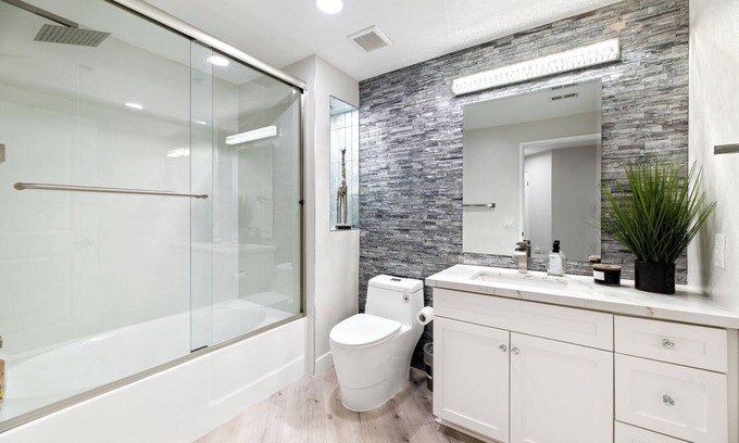 Airport Area Condominio | 3 Bed, 2 Bath 1340 sq/ft Luxury Condo in Irvine