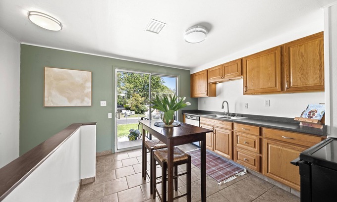 Lewiston Casa | 3-bed 2 bath house in welcoming Lewiston with WiFi, AC, and plenty of parking!