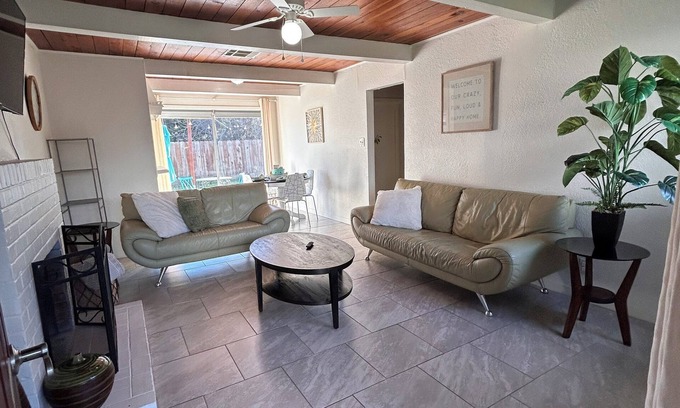 Merced Casa | 3 bed 2bath Pet friendly