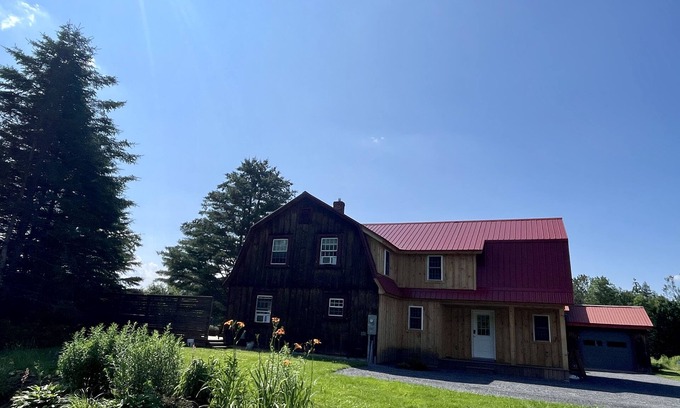 East Burke Cabina | 3 Bed Cabin - on NEK Biking and VAST Trails, Hot tub optional