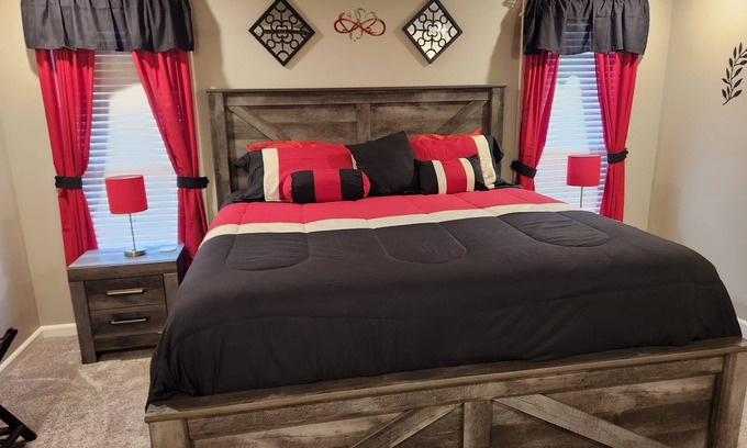 Lake City Casa | 3 bedroom, 2 bath + garage Cottonwood Corner