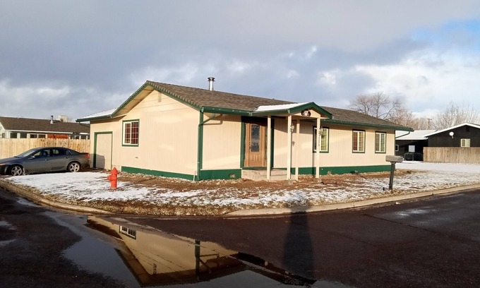 Alturas Casa | 3 Bedroom 2 Bath Great Family Location in Town