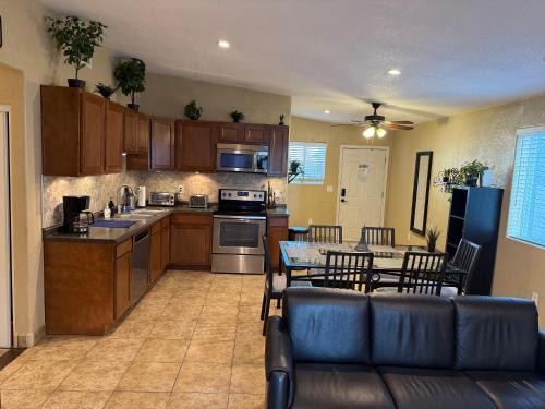 Mesa Casa | 3 Bedroom, 2 Bath Whole House, ASU, Tempe, Scottsdale on Light Rail