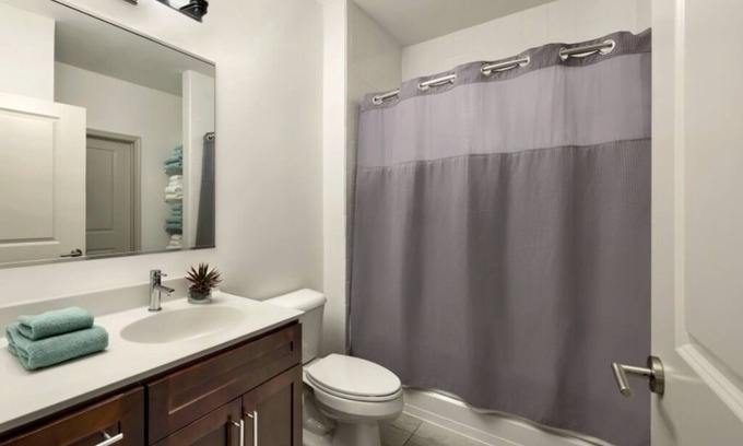 Newtown Square Apartamento | 3-Bedroom Apartment - 7-day min. - Background check/Lease Required