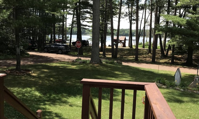 Hayward Cabaña | 3 Bedroom Cottage with Lake Views