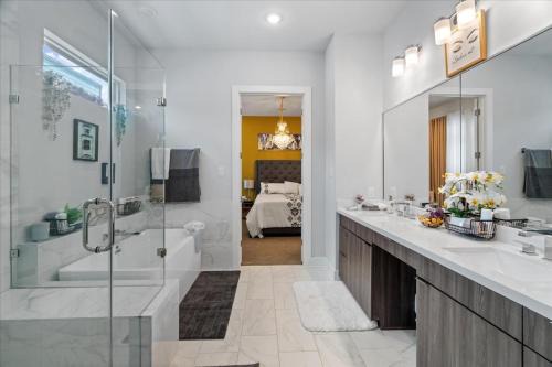 Houston Casa | 3 Bedroom Exclusive Getaway at Houston Galleria