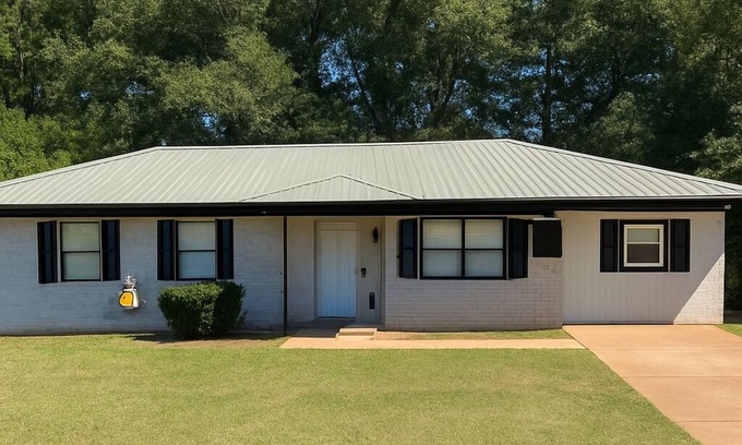 Ozark Casa | 3-bedroom home in charming Ozark with fitness room. Start relaxing