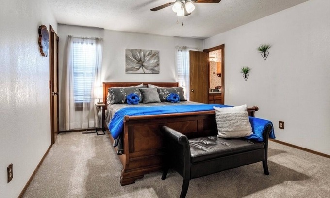 Yukon Casa | 3 bedroom Home in Yukon!