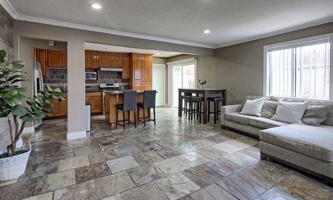 Oxnard Otro | 3 bedroom home near the Naval base