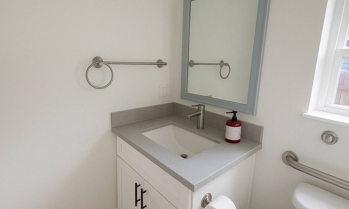 Monrovia Casa | 3-bedroom house in lovely Monrovia with WiFi, AC. Enjoy your stay