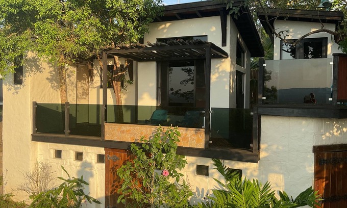 Santa Elena Alquiler De RV | 3-bedroom Tree Fort with private bathroom overlooking Santa Elena/San Ignacio.