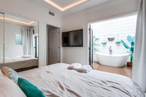 Ocean Beach Casa | 3 blocks to ocean luxury patio nightlife