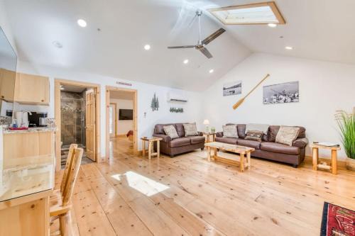 Bass Lake Casa | #3 Cottage Like Suite With Private Hot Tub