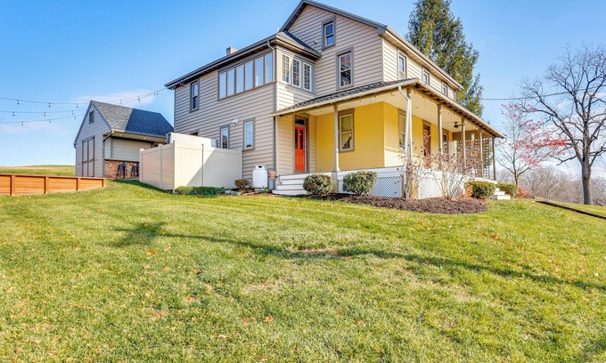 Columbia Casa | 3 Mi to Dtwn: Charming Farmhouse in Mount Joy!