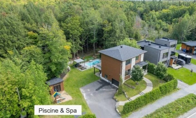 Orford Cabaña | 3 minutes from Mont Orford - Large House & Hot Tub