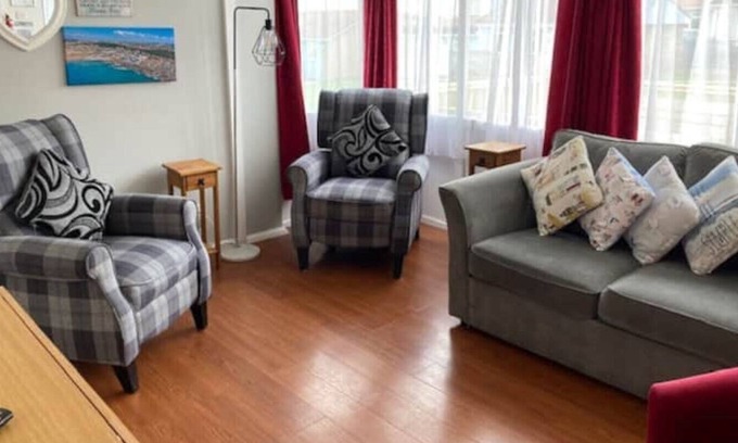 Westleigh Chalet De Esquí | 3 minutes from the beach, family friendly chalet on quiet park.