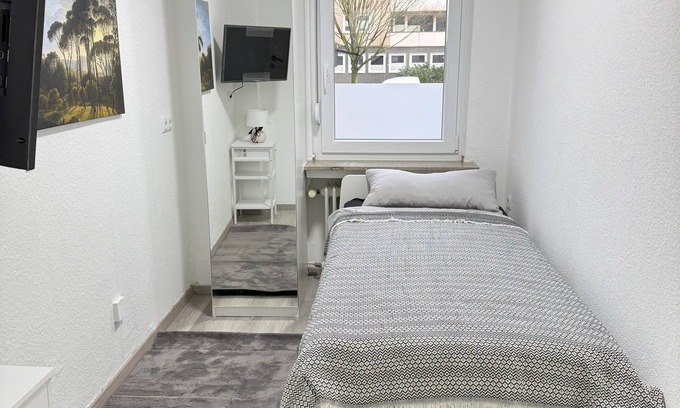 Herne Apartamento | #3 Top room: central & comfortable, shared bathroom