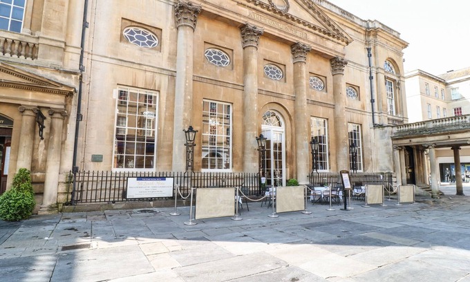 Upper Town Cabaña | 33 Crescent Gardens