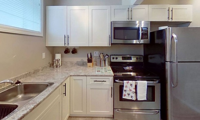 Hinton Apartamento | 336a Boutin (Bsmt) · The Roost in Hinton AB