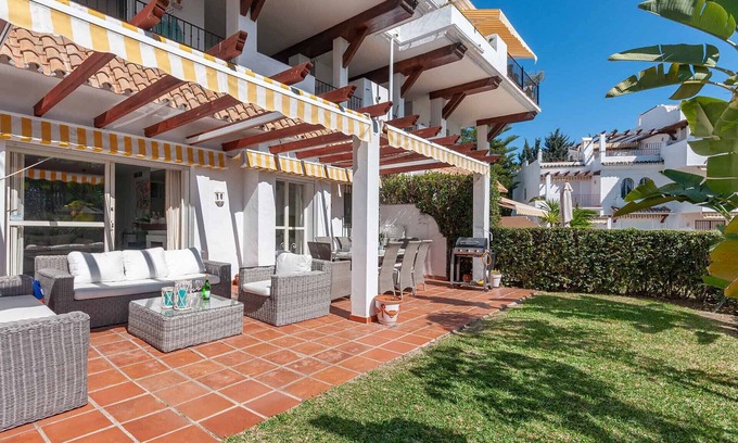 San Pedro de Alcántara Apartamento | 34 - Large beachfront garden apartment