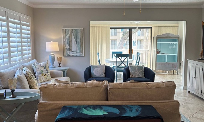 Welaka Condominio | 3BR 2BA riverfront condo with a boat slip