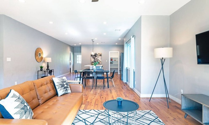 Lawndale/ Wayside Casa | 3BR Comfy Bungalow 1747! Medical Center, Stadiums! ⭐️⭐️⭐️⭐️⭐️