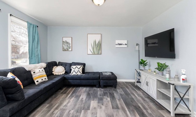 Dundalk Casa | 3BR home near Heritage Park