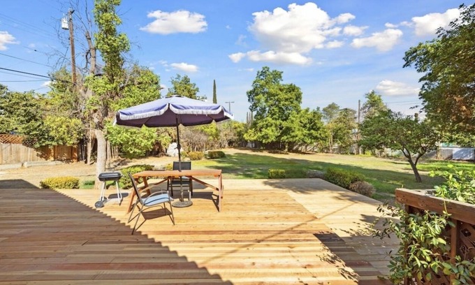 Bakersfield Casa | 3brm Spanish Cottage remodeled