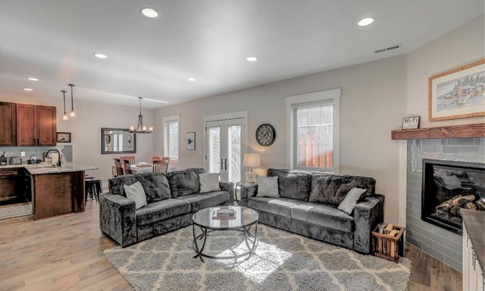 McCall Casa | 3KingBeds~DavisAve NewBuild~BonusRm~SUP/Kayak~A/C