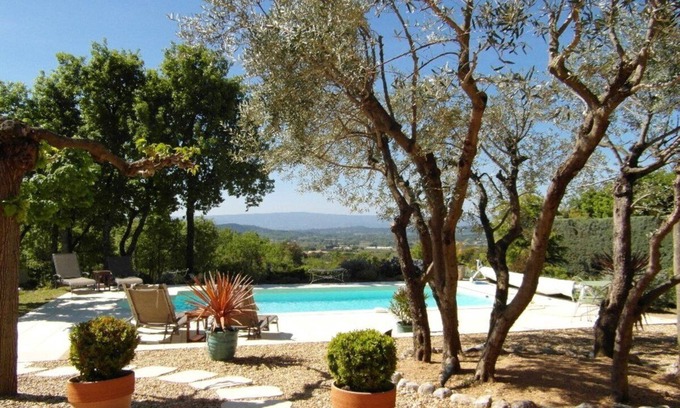 Saint-Saturnin-les-Apt Apartamento | 4* air-conditioned gîte in the shade of olive trees, swimming pool overlooking the Luberon.