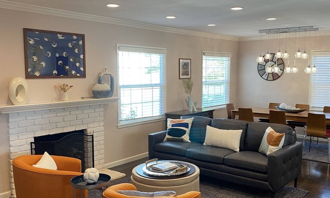 Monrovia Casa | 4 Bd house/sleeps 9/ near DTLA/Universal/Rose Bowl/garage w/EV charger.