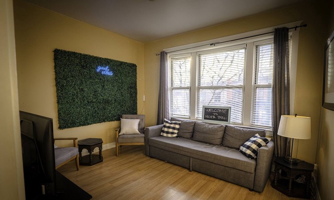 Pulaski Park Apartamento | 4 BDRM Stay in the heart of Wicker Park