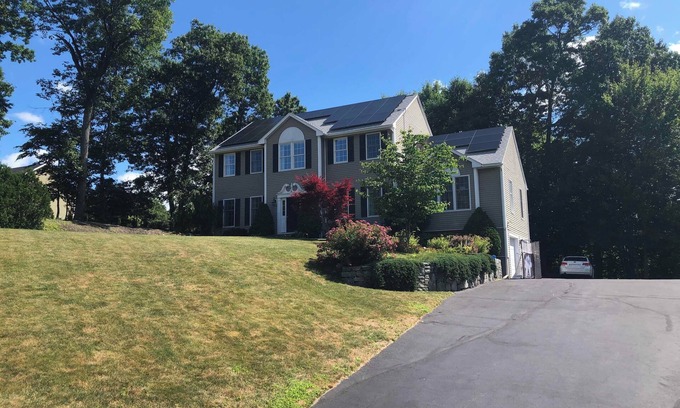 Millbury Casa | 4-bed / 3.5 bath house in family friendly neighborhood in Millbury