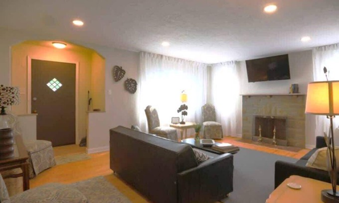 Pittsburgh Casa | 4 Bed Cape Cod | Comfort & Charm Near the City