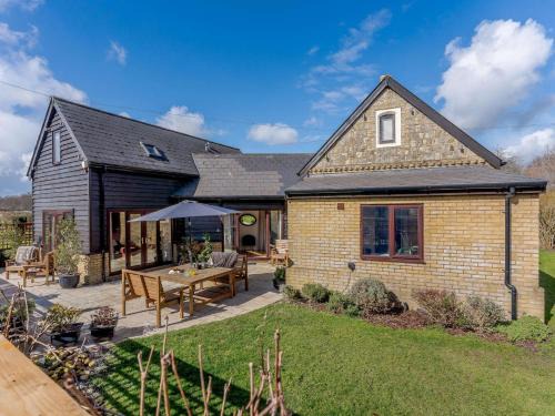 Kingsnorth Casa | 4 Bed in Ashford 86647