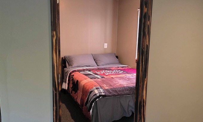 Nelsonville Cabina | 4-bedroom cabin in peaceful Nelsonville with AC, 500ft from Mountain bike trail