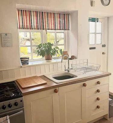 Wickwar Casa | 4 Bedroom Cottage in Wickwar, The Old Stables Guest House